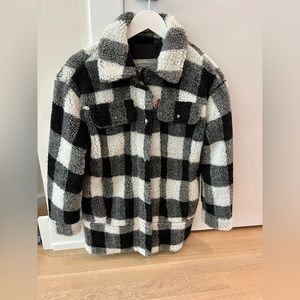 Levi’s Black and white checkered Sherpa jacket. Size XS. Great condition!